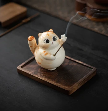Cute Little Flower Cat Incense Holder, Creative Ceramic Handmade Small Censer for Home Indoor Sandalwood and Agarwood Aromatherapy Ornament