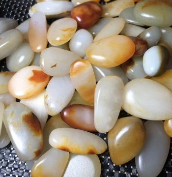 Hetian Jade Yellow Skin Rough Stone, White and Greenish-White Jade, Qinghai Mountain Material Shaped Rough Pendant Material, Supports Nationwide Re-inspection