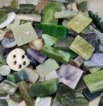 Xinjiang Hetian Jade Offcuts for Practice, Jade Pendants, Fish Tank and Flower Pot Raw Stone Materials, Learning Carving Scraps