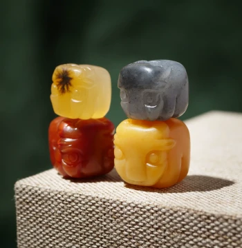 [In Stock] Who Gets It? Jade Cute Pets, Hand-carved Hetian Jade, Huanglong Jade, Southern Red Agate Ox Zodiac Pendant