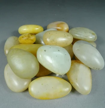 Xinjiang Hetian Jade Seed Raw Stone - White, Green-White, Blue-Flower, and Jasper Pendants, Choose Any for 38 Yuan Each V