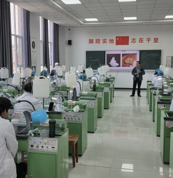 Hotan City Jade Carving Training School: Hetian Jade Mutton Fat Jade Seed Material Bracelets, Pendants, and Peace Buckles