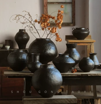 Jingdezhen Vintage Black Ceramic Vase, Hand-Hammered Texture Decorative Ornament for Home, Cool Style, Homestay, and Club Display
