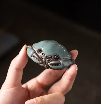 Ceramic Little Crab Tea Pet Figurine, Ge Kiln Handcrafted Playable Crab for Tea Ceremony, Creative Tea Table Decoration