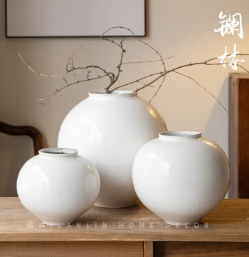 New Chinese Style White Ceramic Moon Jar Vase for Flower Arrangement, Handmade Spherical Coarse Pottery Ornament for Florists