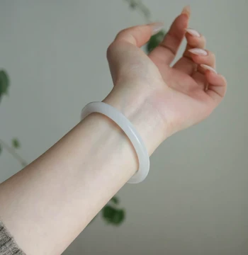 Lu Si Style Natural Xinjiang Golden Silk Jade Bracelet, White Moonlight Jade, Youthful Design, Non-Hetian Jade, Slim Round Bar Bangle