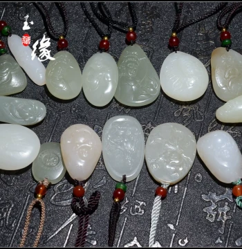 Xinjiang Hetian Jade Small Pendant: Hetian Jade Seed Material and Mountain Material Hanging Ornament Accessory, Yuzhiyuan New Gift Jade for Men and Women
