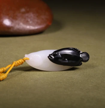 Hanyushe Xinjiang Hetian Jade Blue-and-White Seed Material Small Fish Pendant, Hand Piece, Creative Keychain, Bag Charm, Exquisite
