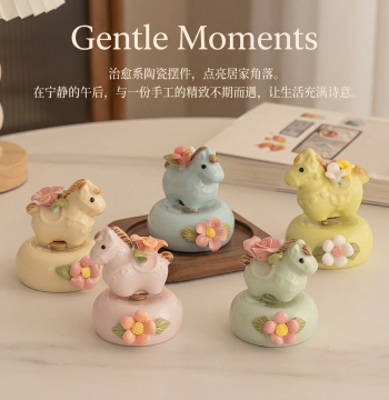 Year of the Horse Good Fortune Spinning Joy Handmade Pinched Flower Ornament Rotating Ceramic Horse Decoration Car Accessory Souvenir
