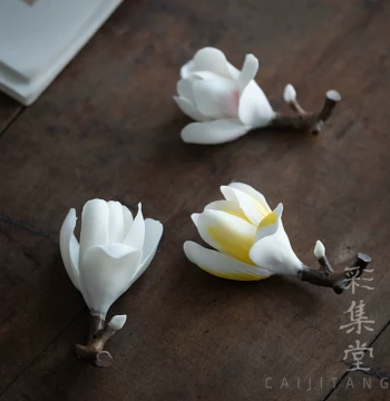 Caijitang Hand-Sculpted Magnolia Flower Incense Holder Small Ornament, Elegant Brush Rest, Handmade Ceramic Flower for Tea Room Decoration and Tea Play
