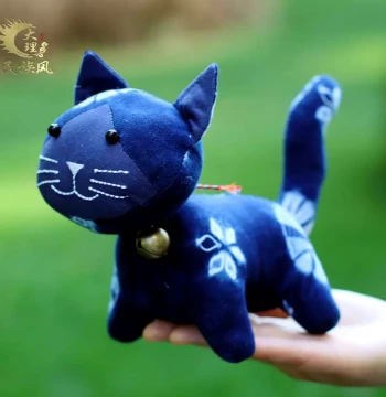 Yunnan Dali Tie-Dye Cat Plush Toy: Intangible Heritage Handmade Indigo Fabric Kitten Ethnic Style Gift