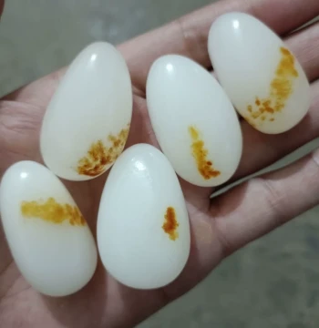 Natural Xinjiang Hetian Jade Colored White Jade Pendant Calcite Jade Pendant White Jade Irregular Shape Pendant Hand Piece