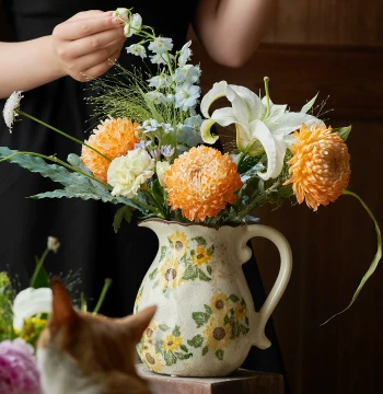 French Country Style Milk Jug Ceramic Vase, Ice Crack Glaze, Hand-Painted Retro Decorative Ornament for Fresh Flowers in Water