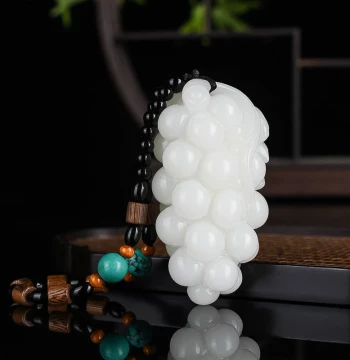 Xinjiang Hetian Jade 'Many Sons Many Blessings' Grape Hand Piece, Mutton Fat White Seed Material Grape Play Piece, Ornament, Jade Pendant Hanging