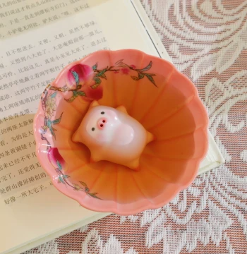 New Arrival Red Clay Lard Freeze Ceramic Bubble Blowing Lying Down Pig with Master Cup Tea Pet Handmade Cute Ornament Tea Ceremony