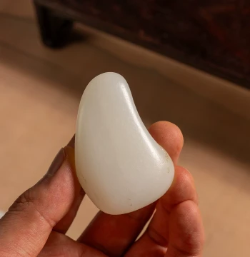 Natural Xinjiang Hetian White Jade Seed Material, 86g Hand-Held Collectible Jade Piece