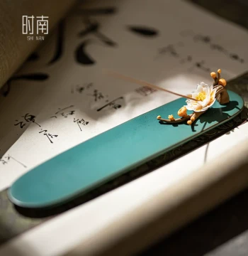 Ceramic Plum Blossom Incense Holder Handmade Ceramic Sculpted Flower Incense Stand Household Sandalwood Stick Incense Burner Incense Rest Incense Utensil Tea Ceremony Ornament