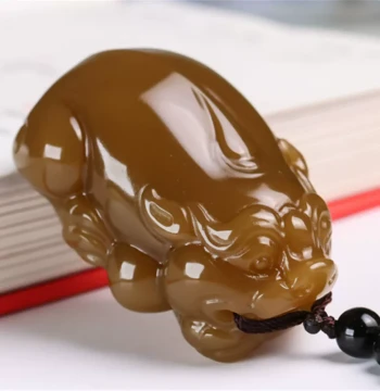 Xinjiang Hetian Qiemo Brown Sugar Pixiu Hand Piece - Sugar Jade Wealth-Attracting Pixiu Playable Ornament and Small Desktop Display