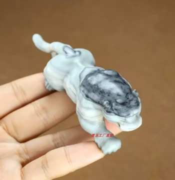 Hetian Jade Blue-and-White Clever-Colored Money Leopard Hand Piece - Artistic Leopard Figurine Ornament