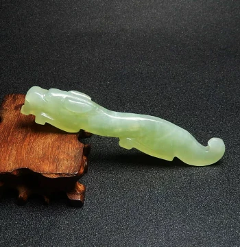 Vintage Tiger Tally Jade Ornament Xiuyan Jade Tiger Hand Piece Cultural Play Jade Handheld Chopstick Rest Pen Rack Paperweight for Men
