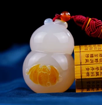 Authentic Jade Chalcedony Large Gourd Portable Agate Hand Piece Men's Cultural Play Raw Stone Wealth Attracting Hand Play Piece Ornament