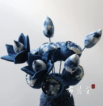 Bumingtang Blue Dyed Lotus and Seed Pod Flower Arrangement Handmade Fabric Flowers Home Decorative Flowers