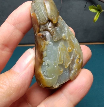 Xinjiang Hetian Jade Seed Material Raw Stone with Autumn Pear Skin, Antique Dragon and Phoenix Jin Hui Dui Hand Piece, Premium Men's Dragon and Phoenix Presenting Auspiciousness