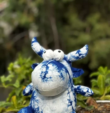 Plant-Based Tie-Dye Blue Dye Animal Plush Toy, Zodiac Ox Doll Ornament, Ethnic Bai Handmade Fabric New Year Gift