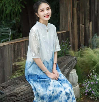 Handmade Tie-Dye Dress in Blue Cloud Pattern - Slim-Fit Mid-Sleeve Long Dress Featuring Traditional Blue-Dyed Fabric
