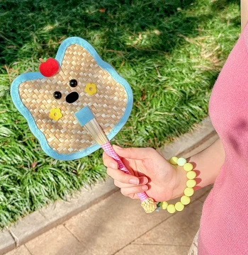 Handwoven Fan Creative Cute Animal Summer Durable Palm Leaf Fan Portable Decorative Ornament Handheld Fan