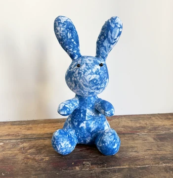 Wholesale Yunnan Dali Handmade Ethnic Blue Dye Tie-Dye Fabric Doll Animal Pendant Rabbit Ornament Souvenir
