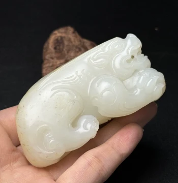 Hetian Jade Auspicious Beast Pi Xiu Hand Piece, Attracting Wealth and Blessings, Longevity and Good Fortune, Fine and Moist Jade Texture