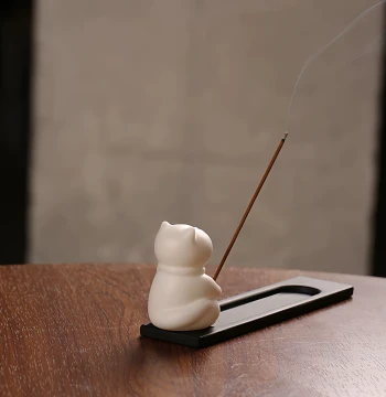 Lucky Cat Incense Holder, Stick Incense Base, Ceramic Incense Burner Ornament for Home Indoor Use, Incense Way Aromatherapy Furnace, Incense Stand and Tray