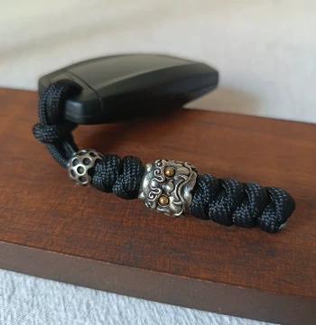Vintage Bronze Awakening Lion Woven Paracord Keychain Pendant, Decorative Bag Charm, Outdoor EDC Knife Drop Ornament with Lanyard