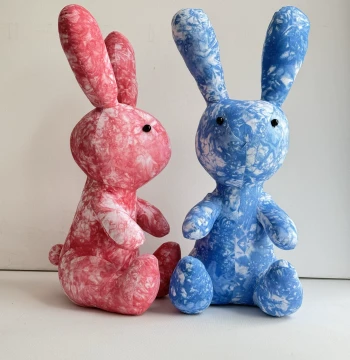 Yunnan Dali Lijiang Rabbit Handmade Tie-Dye Blue-Dyed Fabric Ornament, Large Rabbit Children's Hugging Rabbit Travel Souvenir
