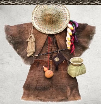 Straw Raincoat and Conical Hat, Farmhouse Hanging Ornament, Ancient Style Rainproof Cape, Handmade Straw Shoes, Fish Basket Decoration