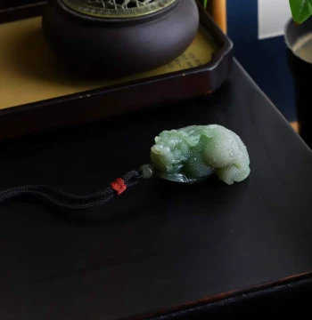 Natural Xinjiang Hetian Jade Jewelry Supply Chain Qinghai Material Old Material Emerald Green Pixiu @ Handle Piece with Certificate