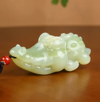 Natural Hetian Jade Seed Material Crocodile Hand Piece, Peace and Wealth Jade Palm Play Ornament