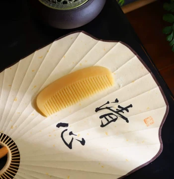 Natural Xinjiang Hetian Jade Factory Store Russian Material Old Material Full Sugar Color Minimalist Plain Surface Jade Comb Hand Piece