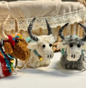 Nepal Imported Wool Felt Keychain, Exquisite Handmade Cute Calf Pendant, Animal Decoration