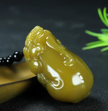Xinjiang Jade Handheld Piece, Hetian Jade Pixiu, Natural Qiemo Sugar Jade Seed Material, Wealth-Attracting Pixiu Ornament and Pendant