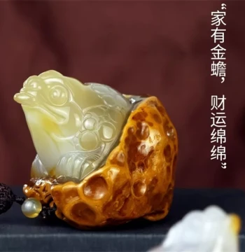 Raw Agate Chalcedony Three-Legged Money Toad Hand Piece - Men's Exquisite Carved Ornament with Certificate