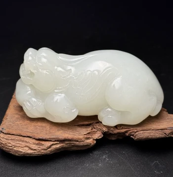 Hetian Jade Auspicious Beast Pixiu Hand Piece - Attracts Wealth and Blessings, Longevity and Good Fortune - Full-bodied Shape