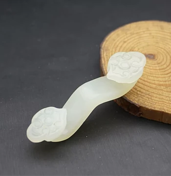 Xiuyan Jade Ruyi Small Ornament Pendant Jade Ruyi Brush Rest Small Ornament 3D Carved Hand Piece with Hook Waist Pendant