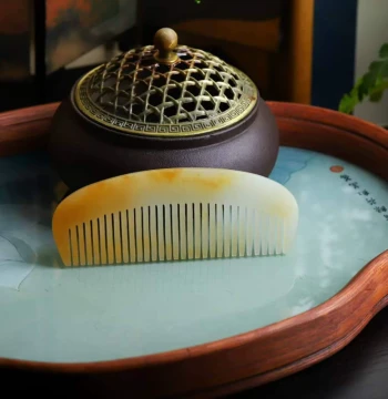 Natural Xinjiang Hetian Jade Factory Store Hetian Jade Russian Material Old Material Sugar-Colored Jade Comb Jade Hand Piece