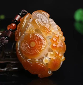 Pixiu Handheld Play Piece, Chalcedony Agate Hand-Carved Pixiu Handheld Ornament, Jade Pendant with Certificate