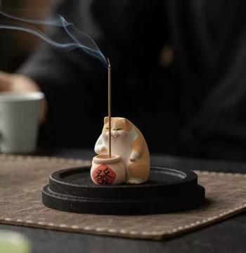 Original Hand-Painted Lucky Cat Incense Burner - Ceramic Figurine with Incense Stick Holder and Solid Wood Sandalwood Base for Home or Business Opening Gift