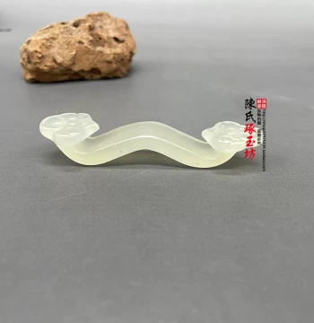 Natural Xiuyan Jade Ruyi Small Ornament, Brush Rest, Hand Piece, Pendant – Genuine Light Green Ruyi Hanging Decor
