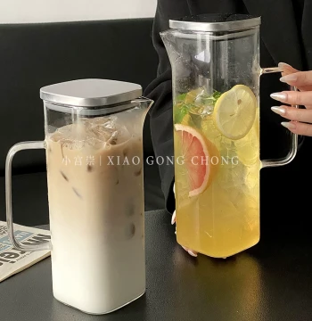 Square Water Pitcher with Handle for Home Use, Heat-Resistant Large Capacity Teapot, Jug for Juice and Milk Tea with Lid
