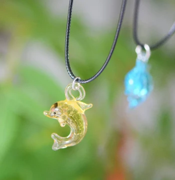 Luminous Dolphin Necklace Pendant, Glowing Glass Dolphin Decor Gift for Aquariums and Underwater World Themes